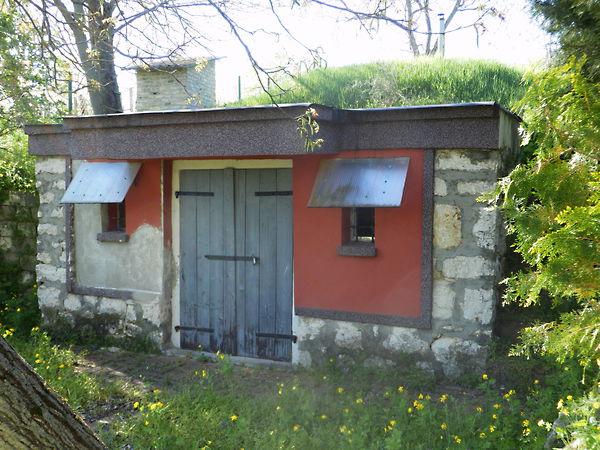 Eladó nyaraló Kesztölc 2. kép