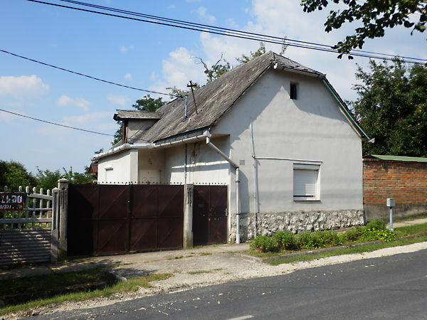 Eladó ház Kesztölc 1. kép