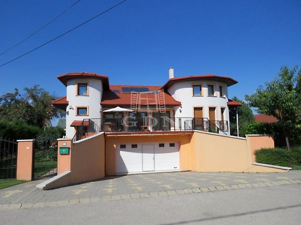 Eladó ház Székesfehérvár 1. kép