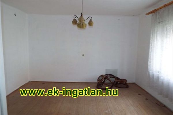 Eladó ház Adony 2. kép