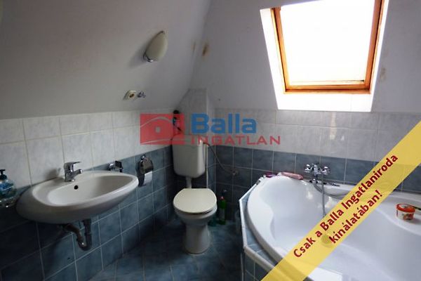 Eladó ház Balatonkenese 13. kép