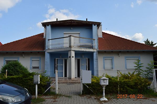Eladó ház Baracs 1. kép