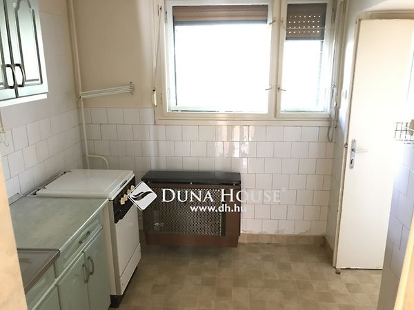 Eladó lakás Pécs 2. kép