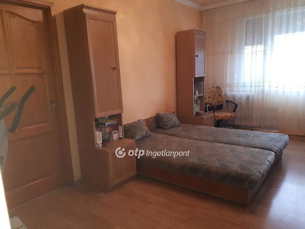 Eladó lakás Debrecen 1. kép