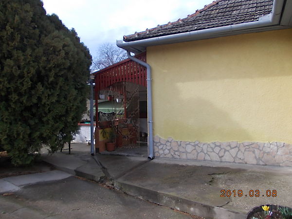 Eladó ház Pári 5. kép