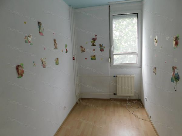 Kiadó lakás Veszprém 3. kép
