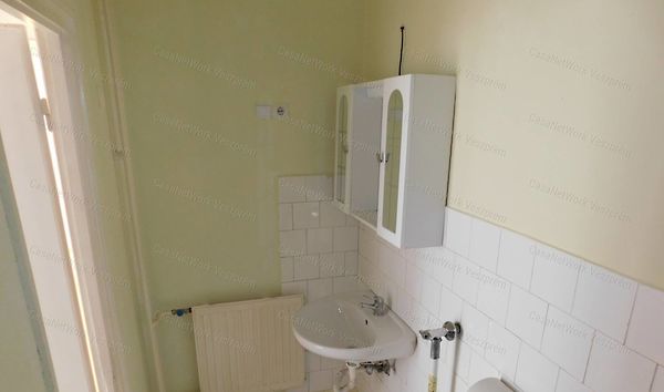 Kiadó lakás Veszprém 9. kép