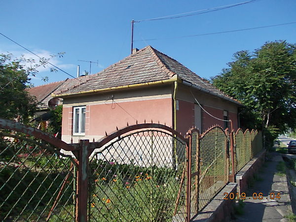 Eladó ház Pincehely 1. kép