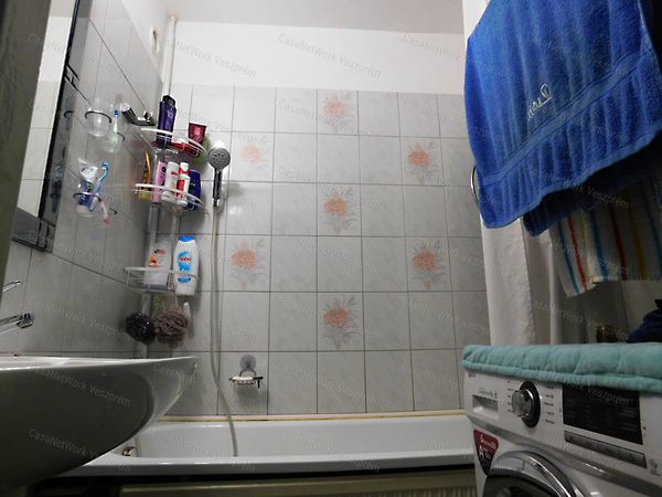 Eladó lakás Veszprém 12. kép
