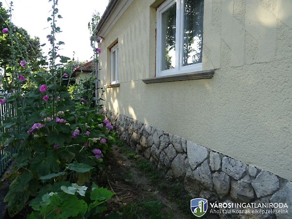 Eladó ház Győr, Ménfőcsanak 1. kép
