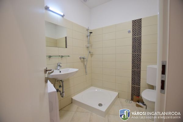 Kiadó lakás Pécs, Belváros 11. kép