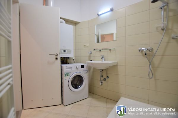 Kiadó lakás Pécs, Belváros 12. kép