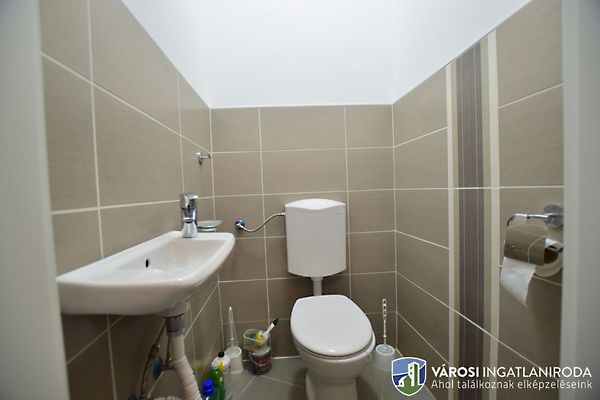 Kiadó lakás Pécs, Belváros 17. kép