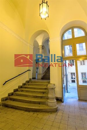Eladó lakás Budapest, VI. kerület 1. kép