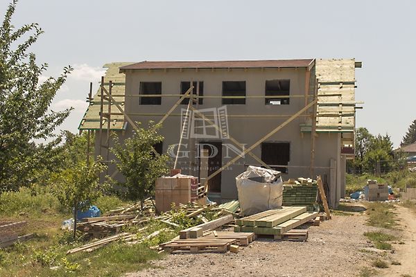 Eladó lakás Balatonkenese 1. kép