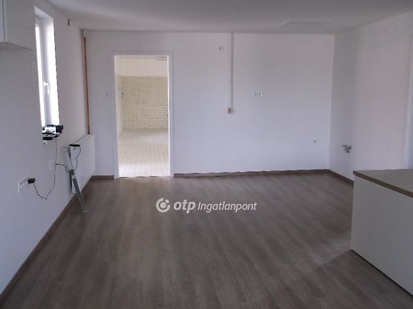 Eladó üzleti Gyöngyöshalász 8. kép