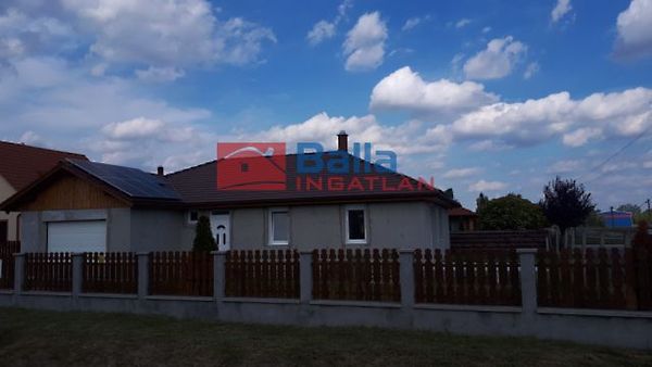 Eladó ház Székesfehérvár 1. kép
