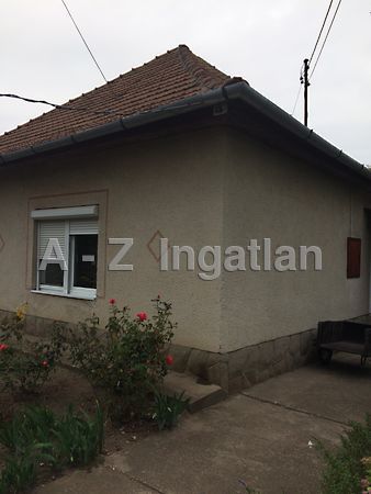 Eladó ház Nagyvenyim 1. kép