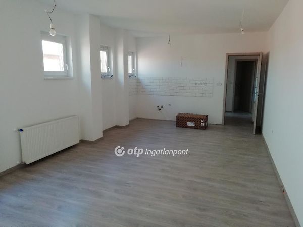 Eladó lakás Szolnok 1. kép