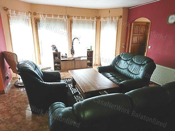 Eladó ház Balatonfőkajár 1. kép