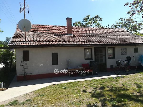 Eladó ház Csemő 1. kép