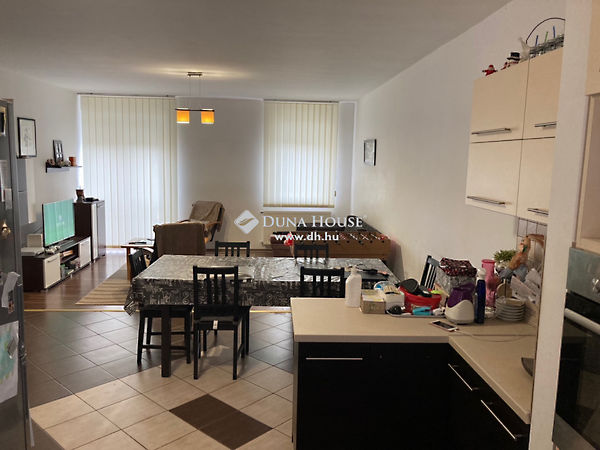 Eladó lakás Debrecen 1. kép