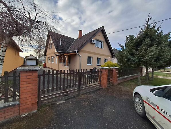 Eladó ház Győrladamér