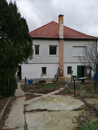 Eladó ház Lábatlan