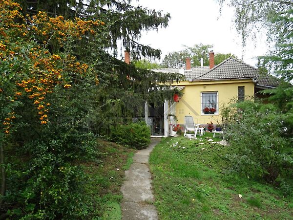 Eladó ház Győr, Ménfőcsanak 1. kép