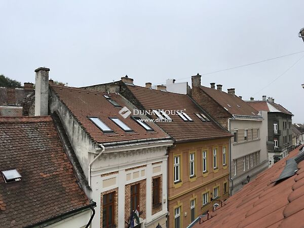 Eladó lakás Győr 1. kép