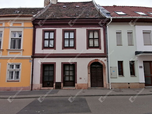 Eladó lakás Győr, Belváros