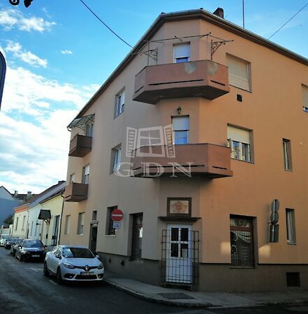 Eladó lakás Pécs 1. kép