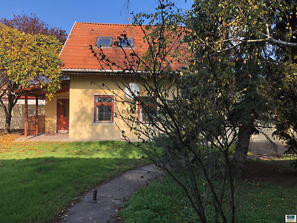 Eladó ház Esztergom, Kertváros