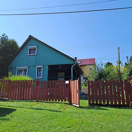 Eladó nyaraló Gomba