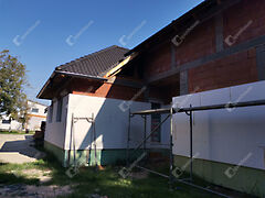Eladó ház Komárom 2. kép