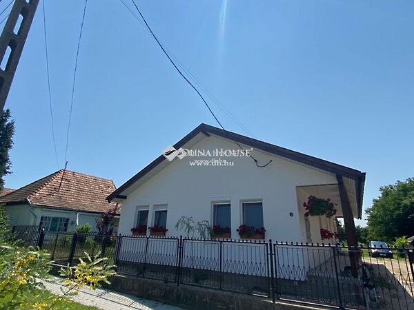 Eladó ház Iváncsa