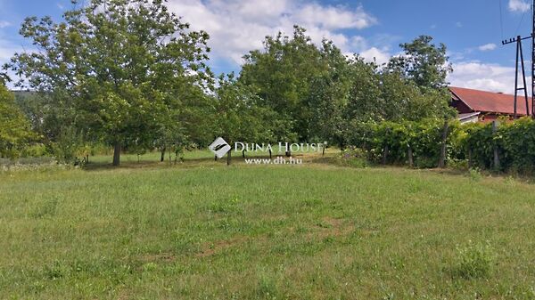 Eladó földterület Piliscsév