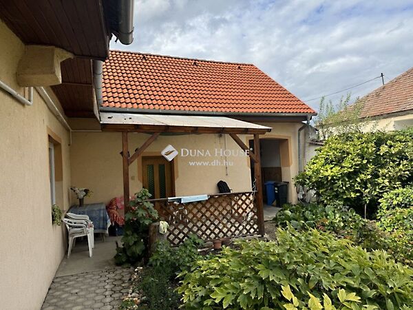 Eladó ház Jánossomorja