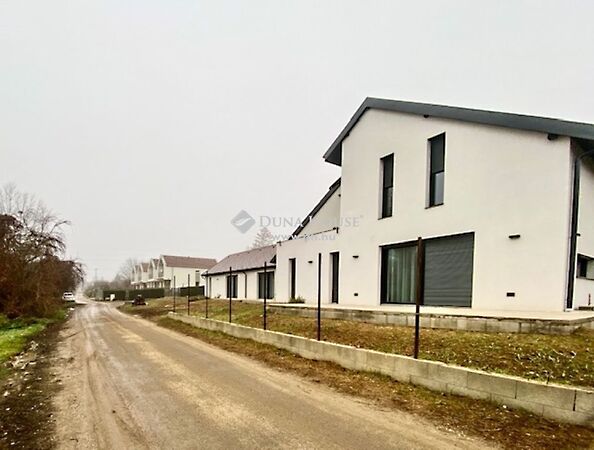 Eladó földterület Budakalász