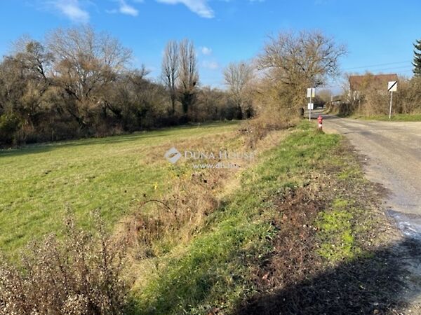 Eladó földterület Budakalász