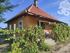 Eladó földterület Kecel