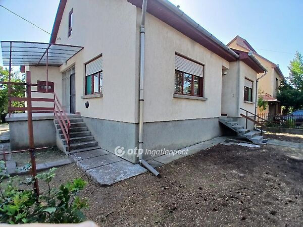 Eladó ház Karácsond