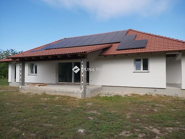 Eladó ház Besnyő