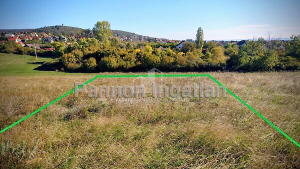 Eladó földterület Lovas