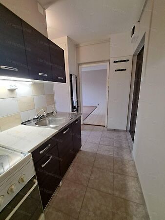 Kiadó lakás Oroszlány