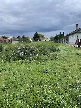 Eladó földterület Győrújfalu