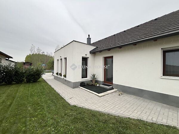 Eladó ház Szárföld