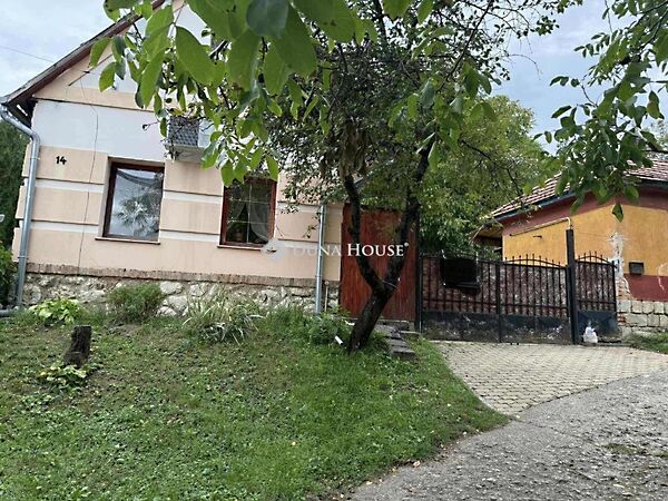 Eladó ház Kesztölc