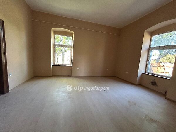 Eladó ház Kunhegyes