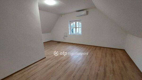 Eladó ház Kunhegyes